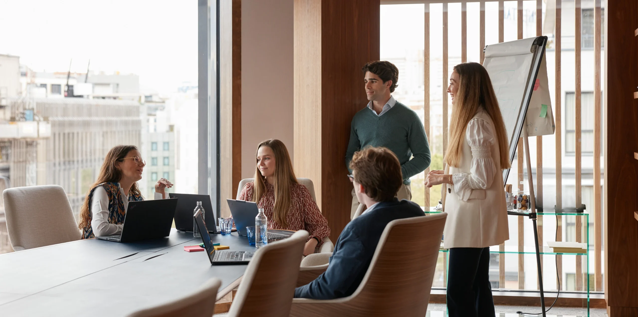 hero people in progres_pf ai_1536x765 OFFICE MCK